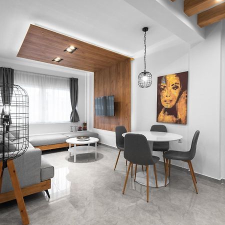 Wood N White, Nilie Hospitality Mgmt Apartment Thessaloniki Exterior photo