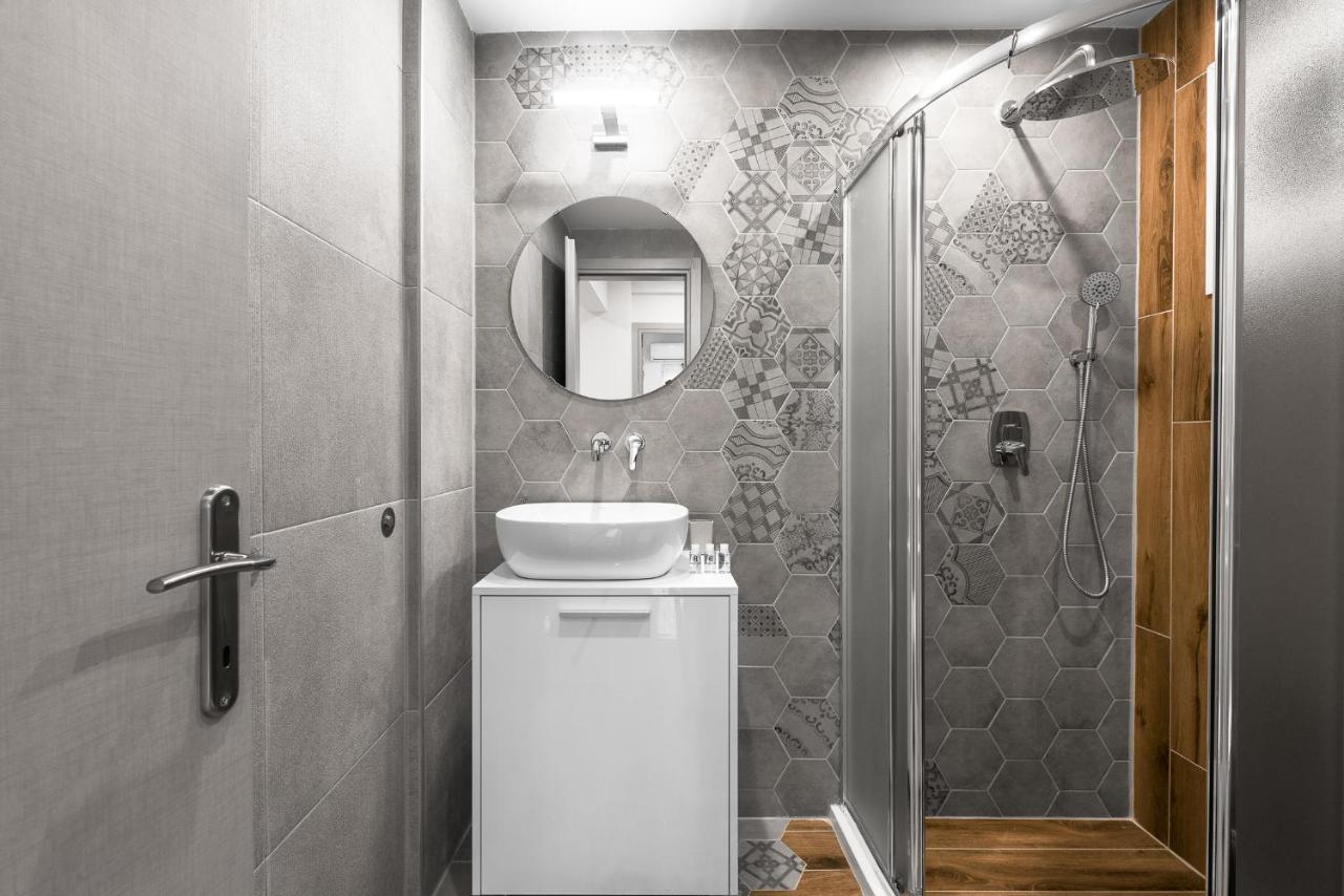 Wood N White, Nilie Hospitality Mgmt Apartment Thessaloniki Exterior photo